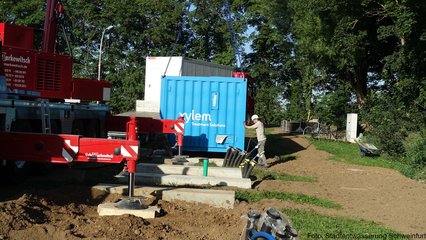 Positionierung des Containers (Vorozonung) auf Betonfundament